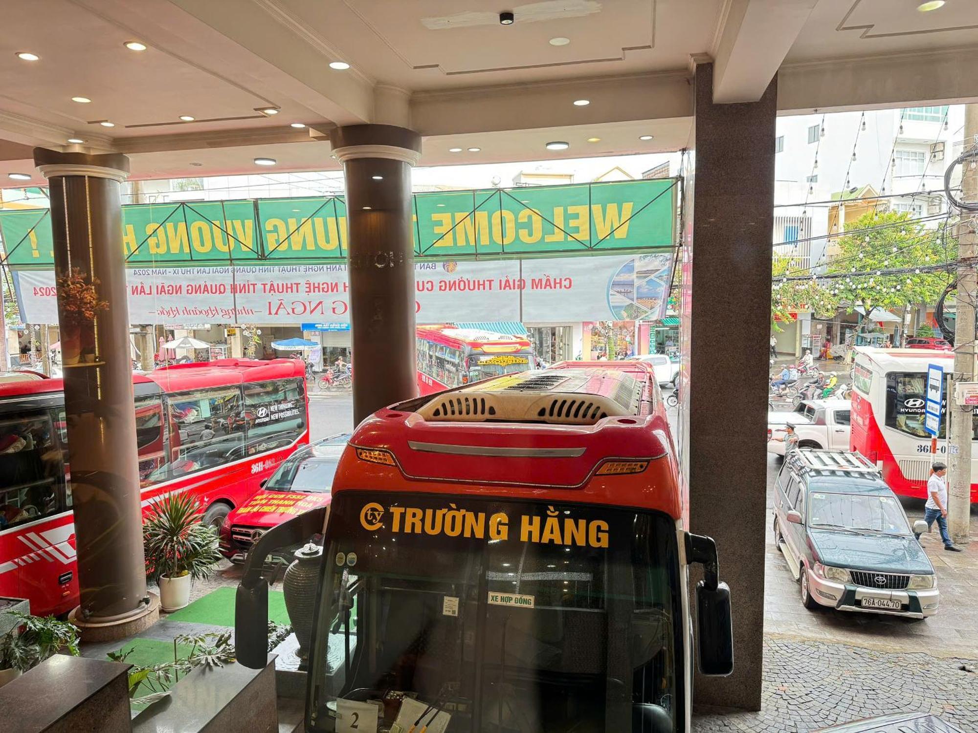 훙 부옹 호텔 꽝응아이 외부 사진